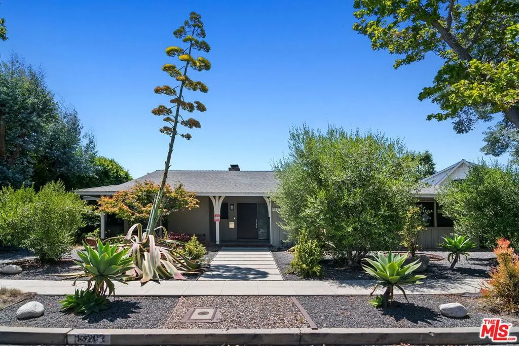 Los Angeles, California 90049, United States, 3 Bedrooms Bedrooms, ,3 BathroomsBathrooms,Residential,Active,191325