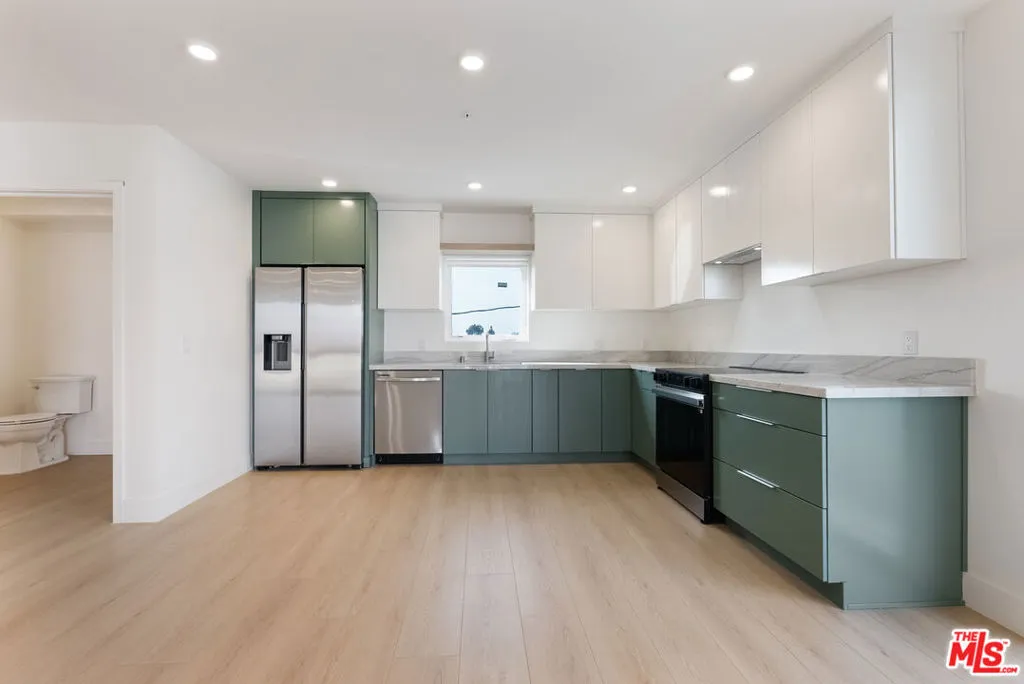 Cypress, California 90630, United States, 3 Bedrooms Bedrooms, ,3 BathroomsBathrooms,Residential,Active,239252