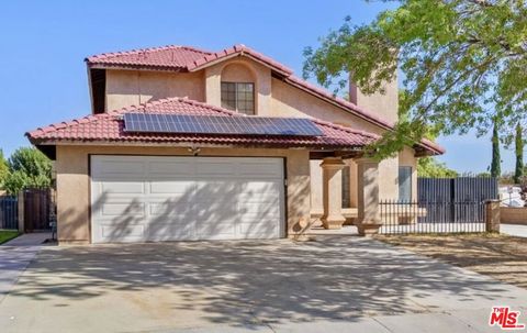 Photo of 3021 W Avenue J4, Lancaster, CA 93536 (MLS # 25598385)