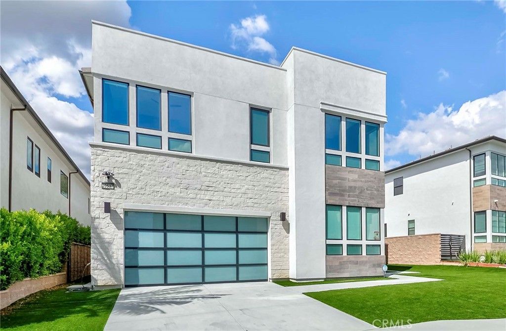Photo of 20537 W Overlook Court, Porter Ranch, CA 91326 (MLS # PW25222632)