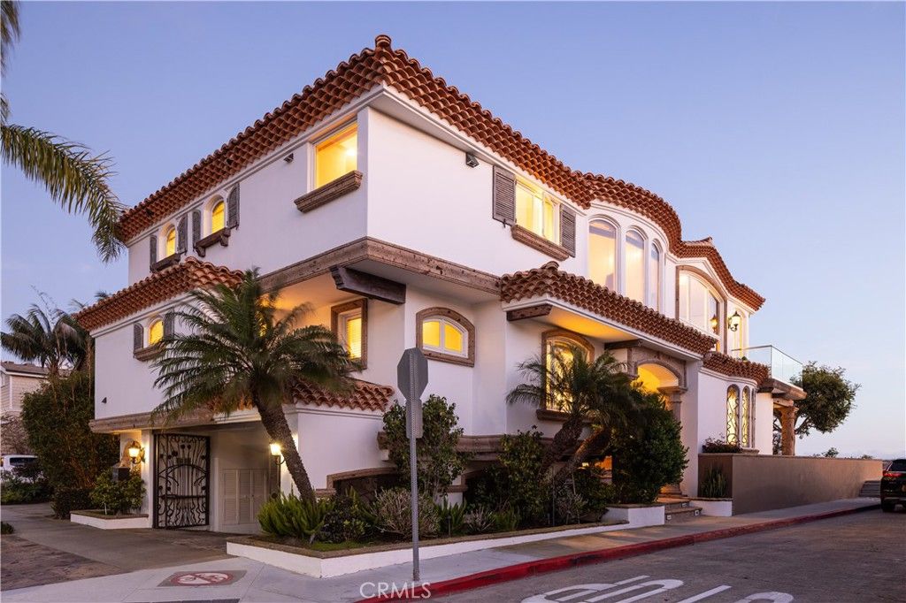 Photo of 1201 E Balboa Blvd, Newport Beach, CA 92661 (MLS # OC26073538)