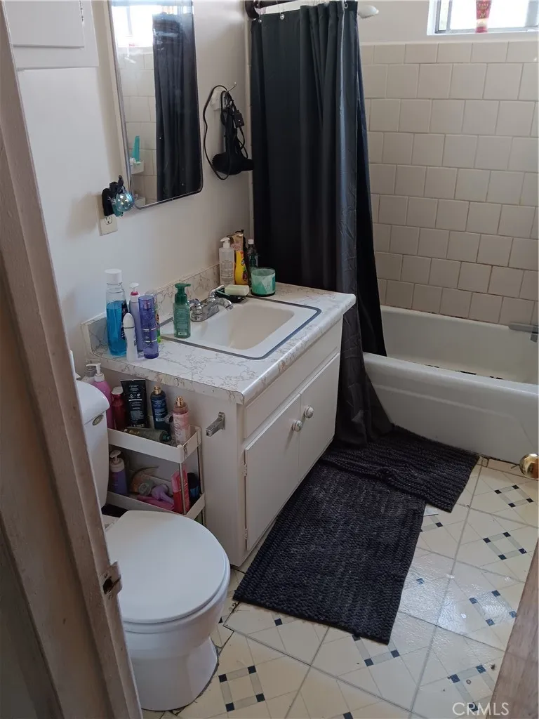 South Gate, California 90280, United States, ,Residential,Active,165608