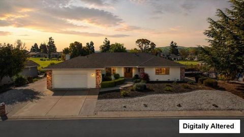 Photo of 860 S Ridgemark Drive, Hollister, CA 95023 (MLS # ML82046706)