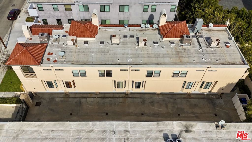 Properties 2 5014 Whitsett Avenue