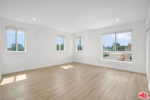 Tiny photo for 1832 S Barrington Avenue #201, Los Angeles, CA 90025 (MLS # 25607379)