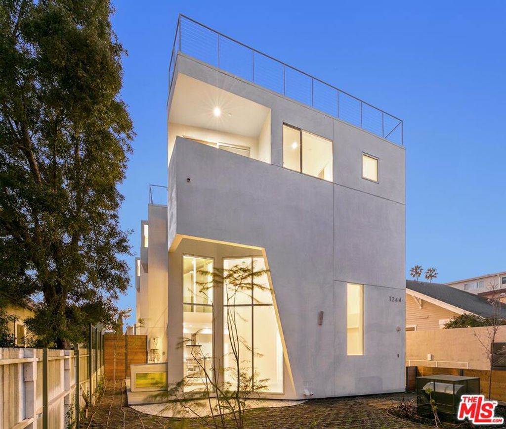 Photo of 1244 14th Street #E, Santa Monica, CA 90404 (MLS # 25599163)