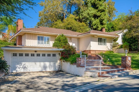 Photo of 1715 La Barranca Road, La Canada Flintridge, CA 91011 (MLS # P1-29212)