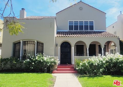 Photo of 1022 S Cloverdale Avenue, Los Angeles, CA 90019 (MLS # 26673449)
