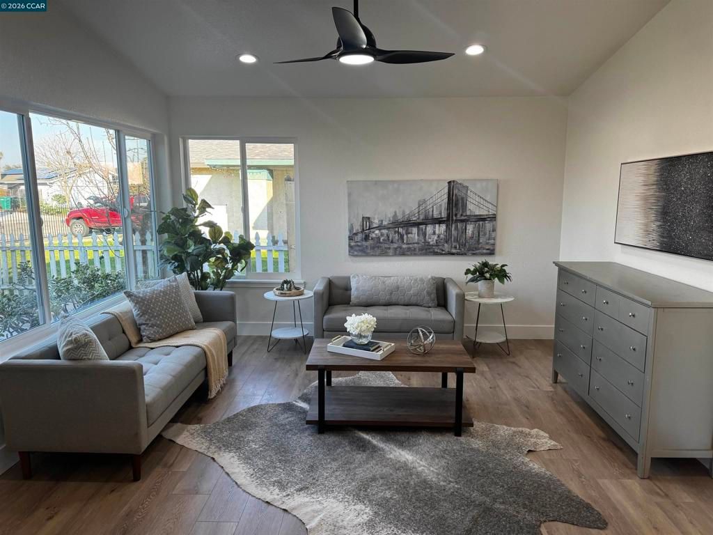 Photo of 714 Fordham Dr Dr, Stockton, CA 95210 (MLS # 41121078)