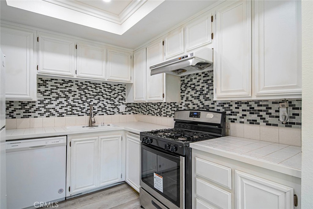 Welcome to this bright and inviting end-unit condo in Bridge Creek Villas. Featuring two bedrooms and two bathrooms, this home offers a perfect blend of comfort and style. The open and airy floor plan boasts high ceilings with beams and laminate flooring throughout, creating a warm and spacious atmosphere.
The fully equipped kitchen comes with a gas stove, making it perfect for cooking and entertaining. The master bathroom includes a relaxing bathtub, and the in-home convenience continues with a washer and dryer in the garage. A private patio off the living room is ideal for morning coffee or evening relaxation.
Additional features include a two-car garage, and residents enjoy access to community amenities such as a pool and tennis courts. Bright, spacious, and well-maintained, this condo offers the perfect combination of comfort, convenience, and tranquility.