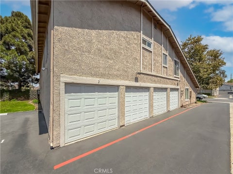 Tiny photo for 5107 Jefferson SQ, Oxnard, CA 93033 (MLS # SR26184937)