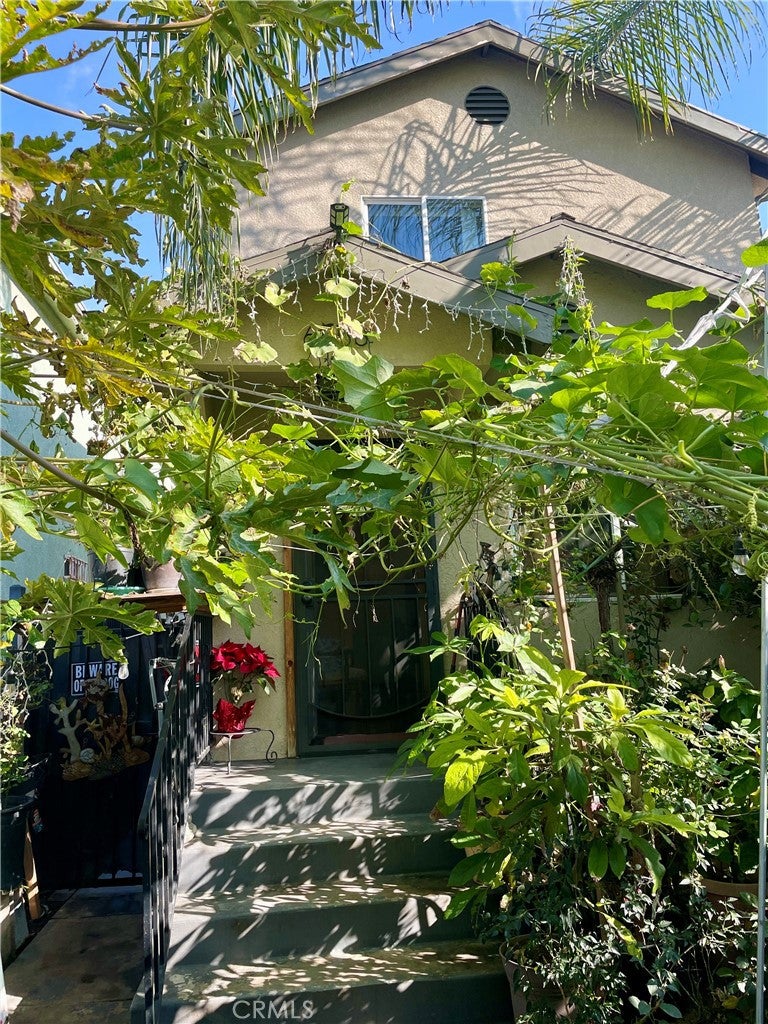 6558 S Van Ness Ave