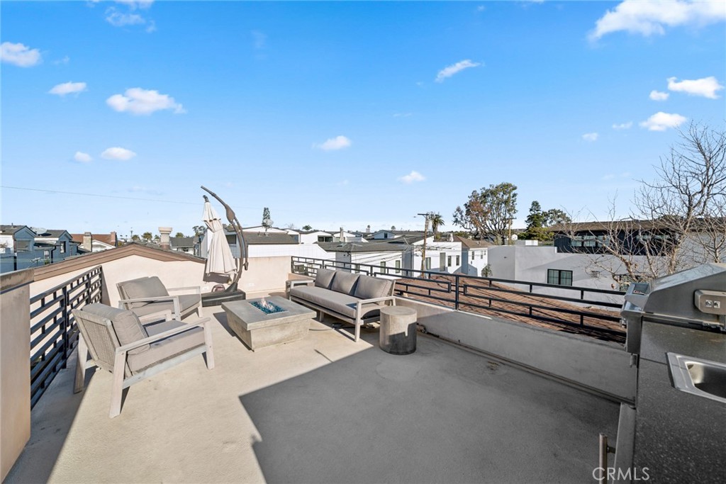 417 1/2 Poinsettia Avenue