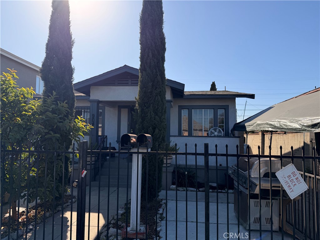 904 E 52nd