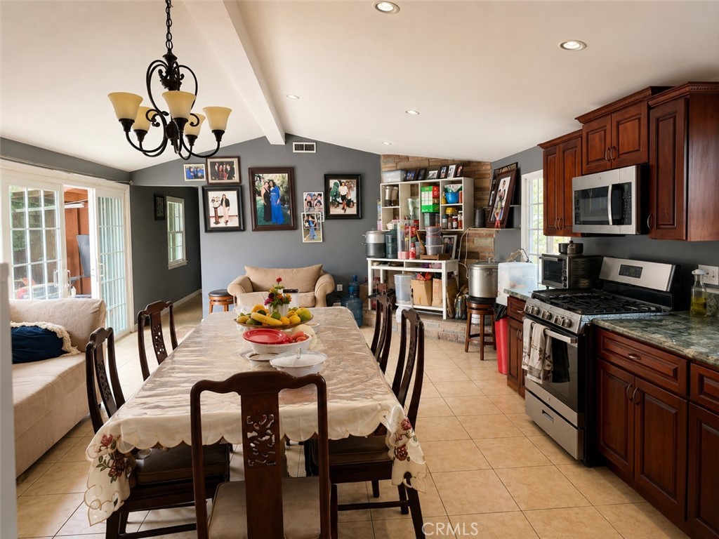 505 N Hewes