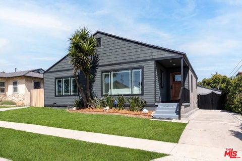 Photo of 10516 Cimarron Street, Los Angeles, CA 90047 (MLS # 26102379)