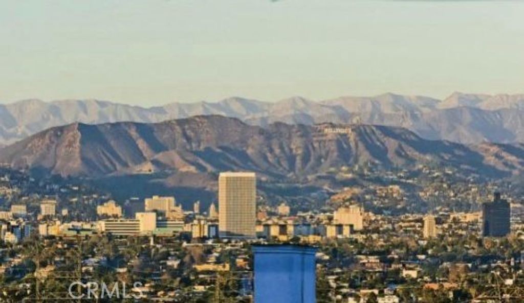 Photo of 5617 Glenford, Los Angeles, CA 90008 (MLS # SB25265959)