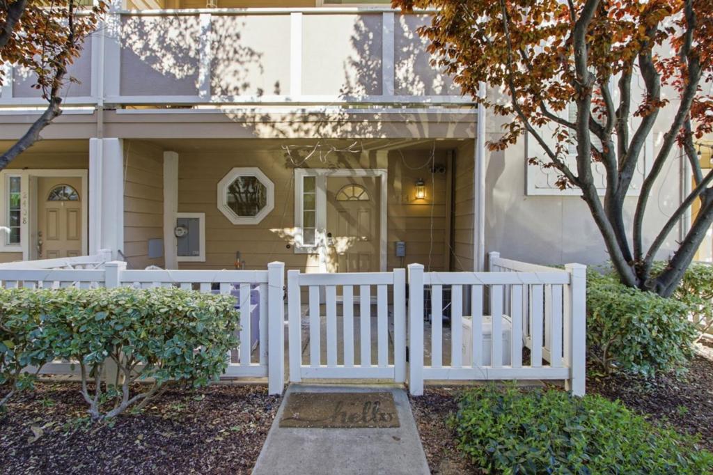 2414 Falk Ct