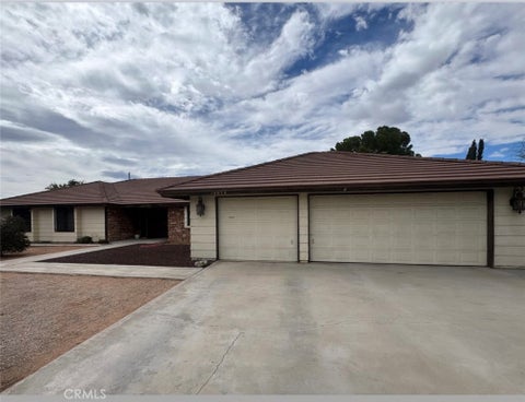 Photo of 14070 Seminole RD, Apple Valley, CA 92307 (MLS # HD26224923)