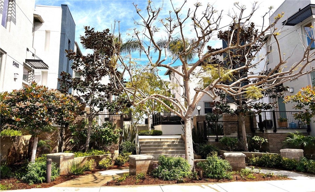 5406 W 149th Place