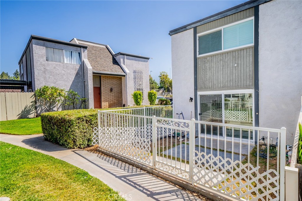 6143 Avenue Juan Diaz
