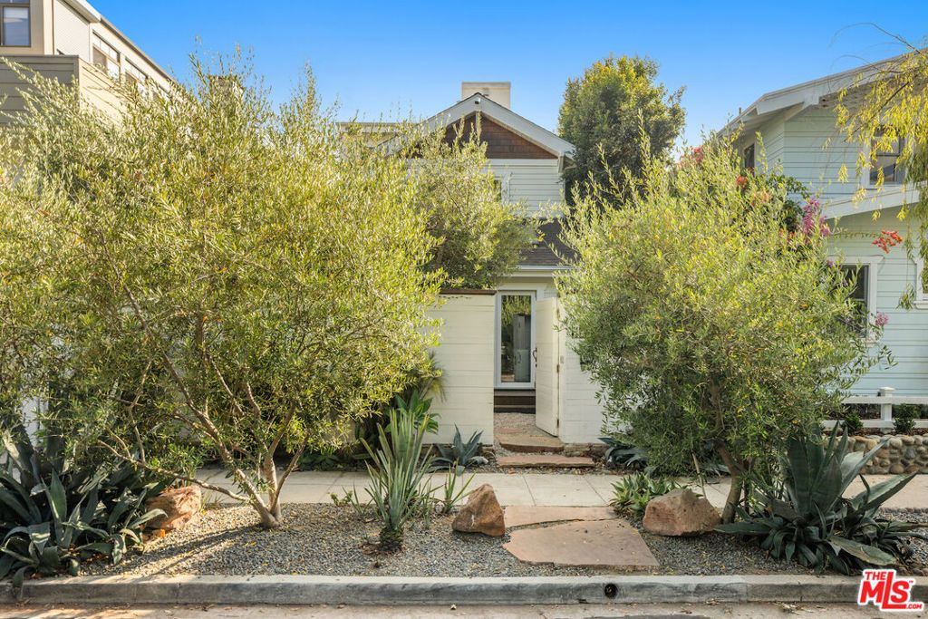 Photo of 1210 Cabrillo Avenue, Venice, CA 90291 (MLS # 25598767)
