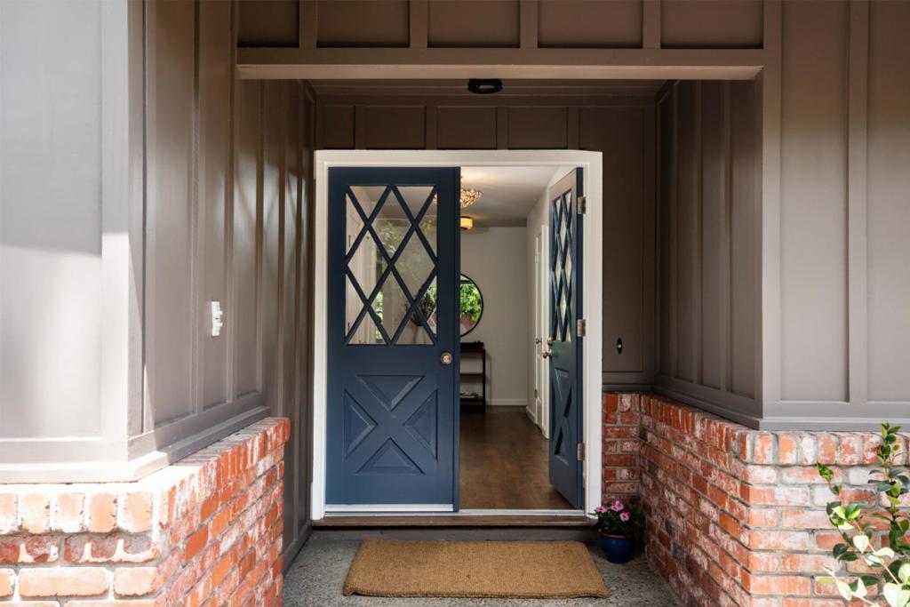 2910 Sherwood Drive