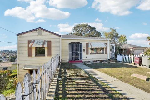 Photo of 9963 Lawlor St St, Oakland, CA 94605 (MLS # 41120774)