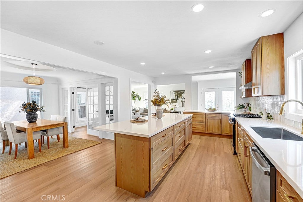 9111 S Halldale Avenue, Los Angeles CA 90047