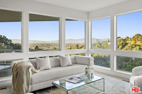 Photo of 3670 Avenida Del Sol, Studio City, CA 91604 (MLS # 26681527)