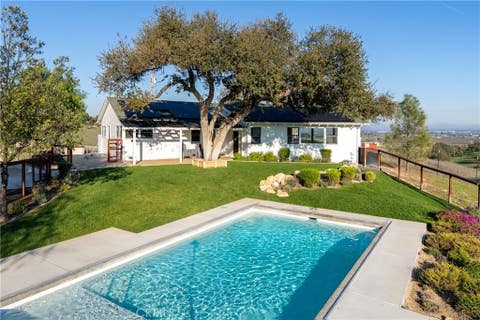 Photo of 550 Villa Lots Rd Rd, Paso Robles, CA 93446 (MLS # NS26140696)