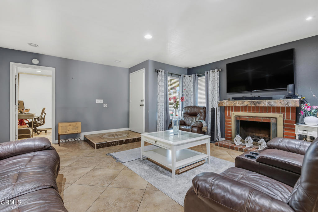 2221 Gershwin Place