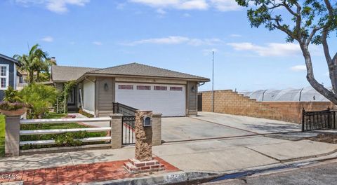 Photo of 2221 Gershwin Place, Oxnard, CA 93033 (MLS # V1-36314)