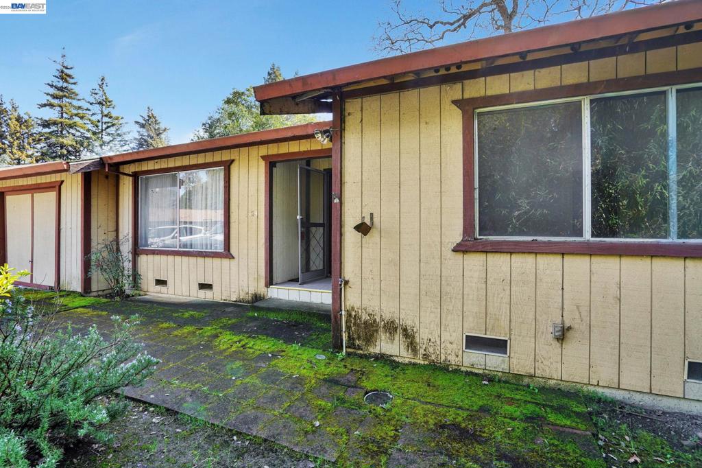 425 Coffield Ave