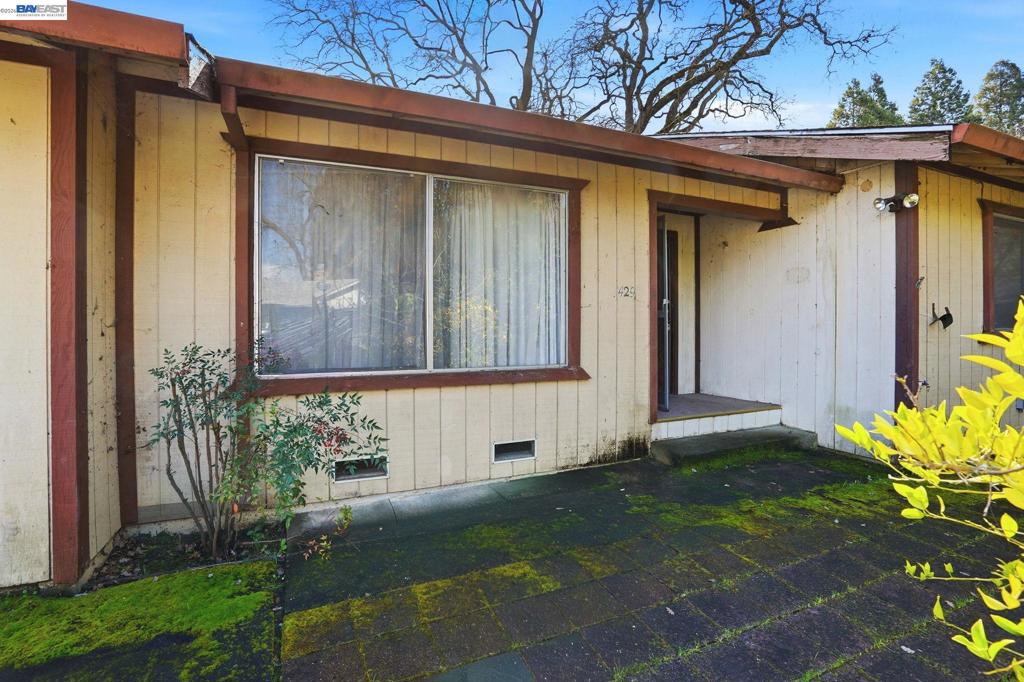 425 Coffield Ave