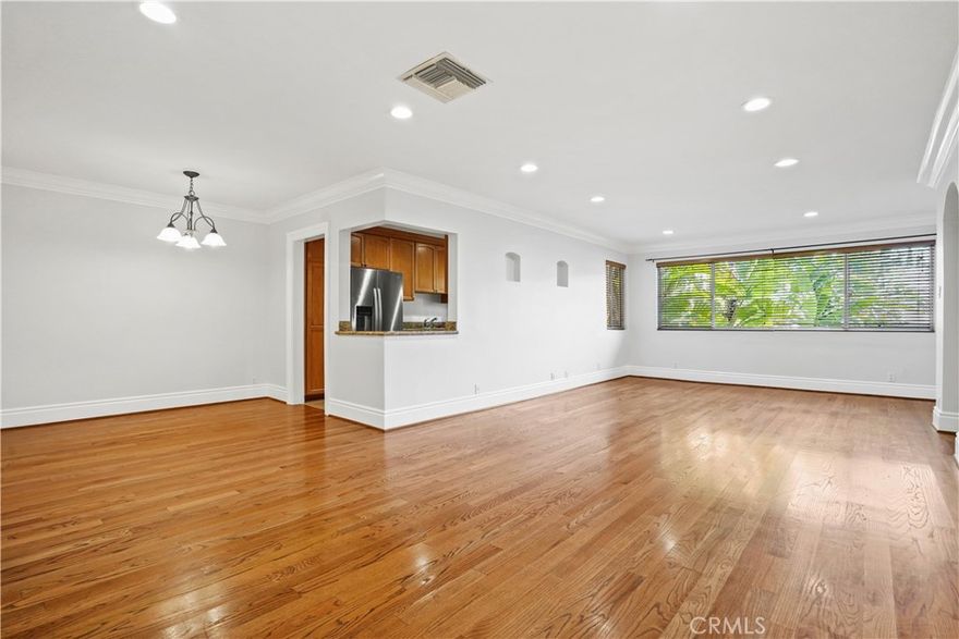 PERFECTLY LOCATED TO TAKE ADVANTAGE OF ALL THAT SHERMAN OAKS LIVING HAS TO OFFER THIS FRESHLY PAINTED TOP FLOOR 1/1 CONDO HAS A BRIGHT & OPEN FLOOR PLAN. IMMACULATE KITCHEN WITH STAINLESS STEEL APPLIANCES, PLENTY OF STORAGE SPACE THAT OPENS TO THE EXPANSIVE LIVING ROOM. DINING AREA JUST OFF KITCHEN. BATH WITH SHOWER/ TUB COMBO & LINEN CLOSET. GATED ACCESS. PARKING INCLUDED.  GREAT WALKABLE LOCATION & CLOSE TO 101 & 405. THIS WONT LAST LONG!