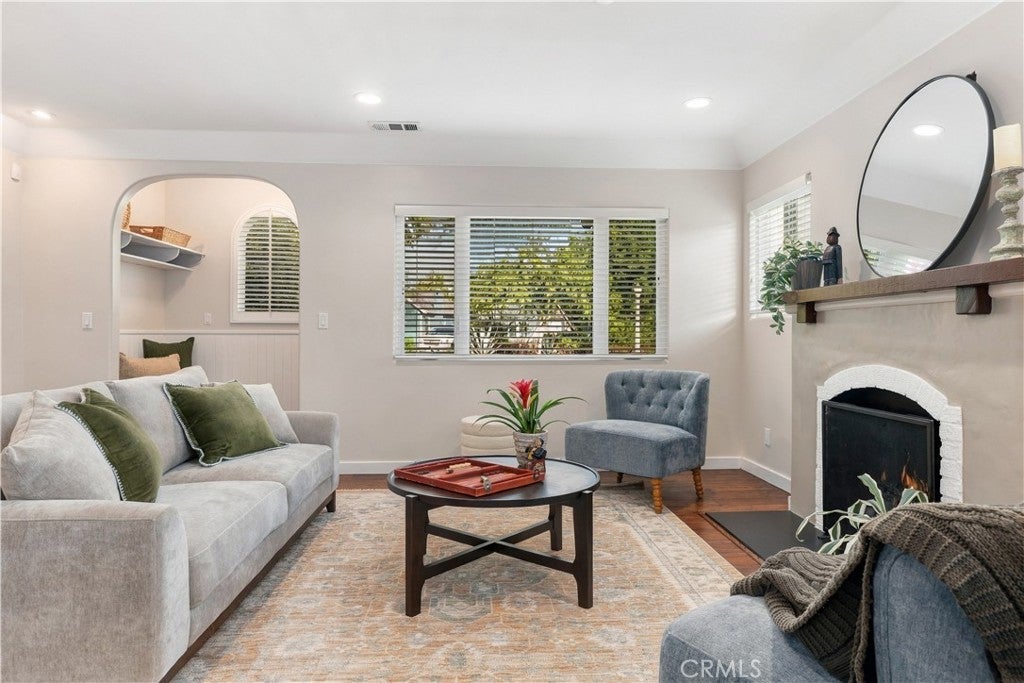 405 N Sunnyslope Avenue