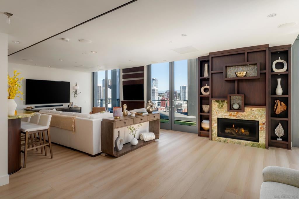 645 Front St 2204