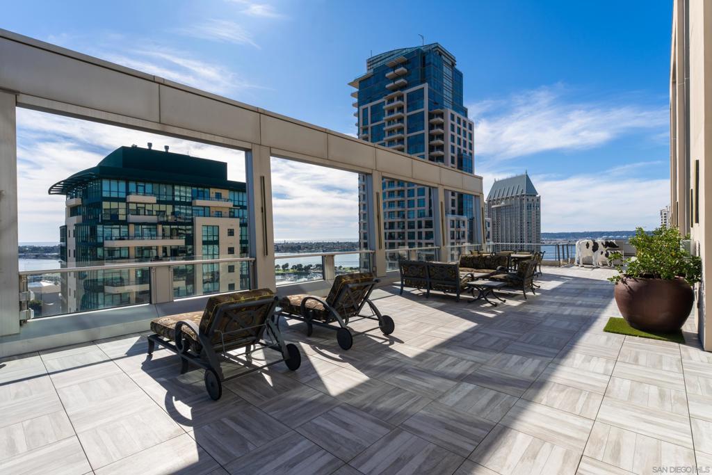 645 Front St 2204