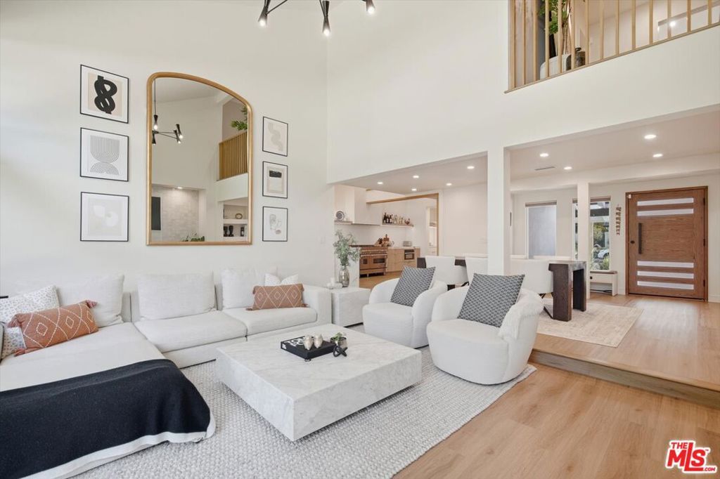 Photo of 958 Ranch House Road, Westlake Village, CA 91361 (MLS # 25625545)