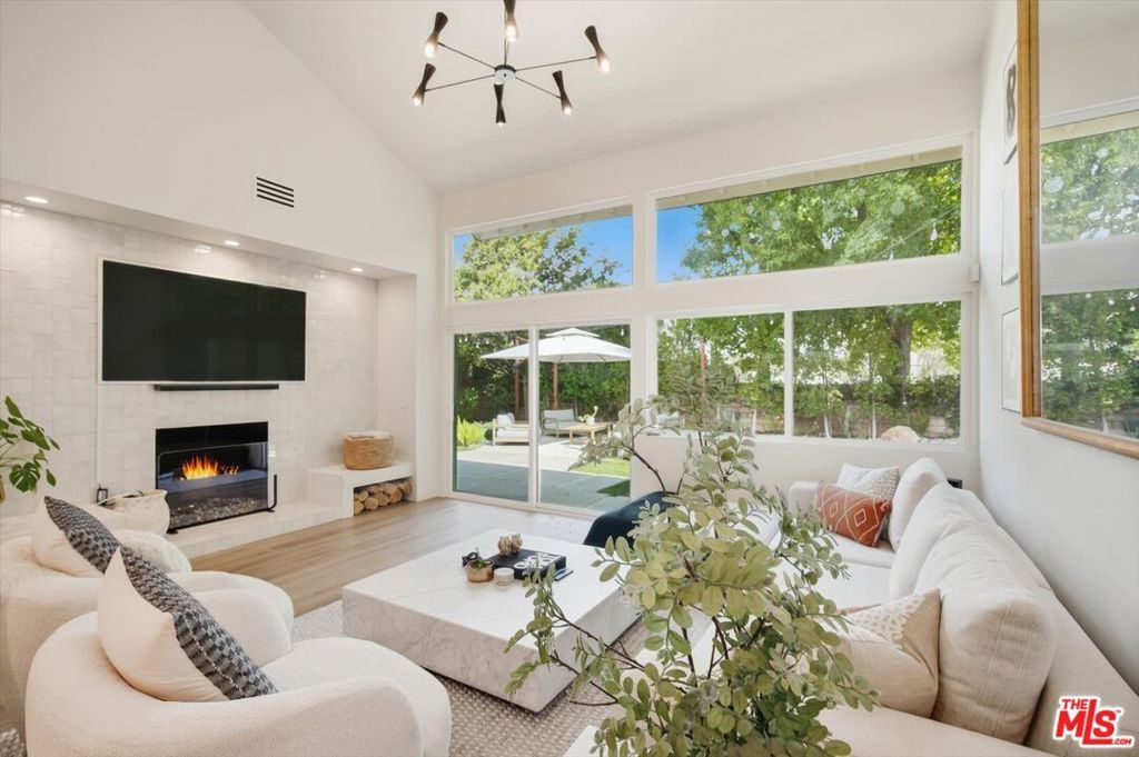 Photo of 958 Ranch House Road, Westlake Village, CA 91361 (MLS # 25625545)