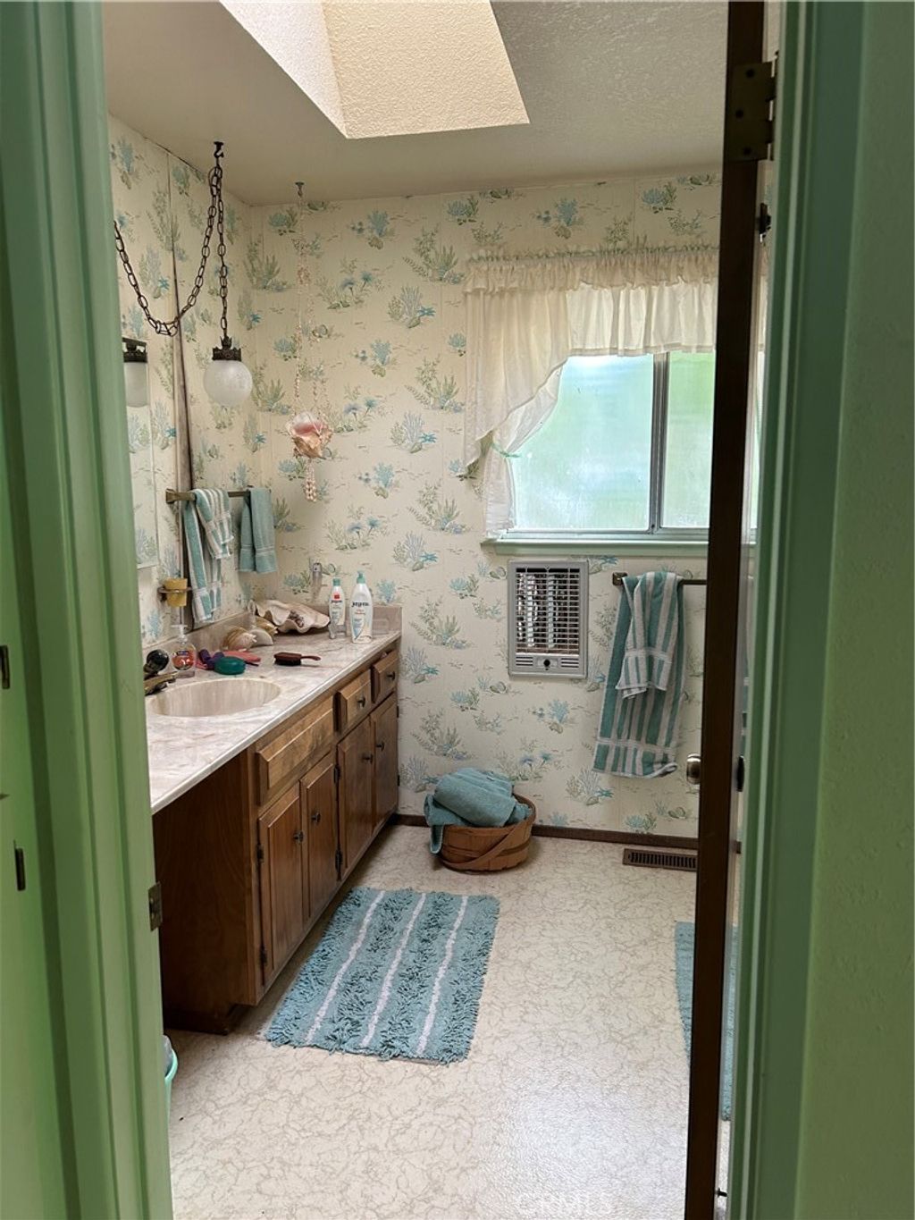 listing image 130725943791033524105