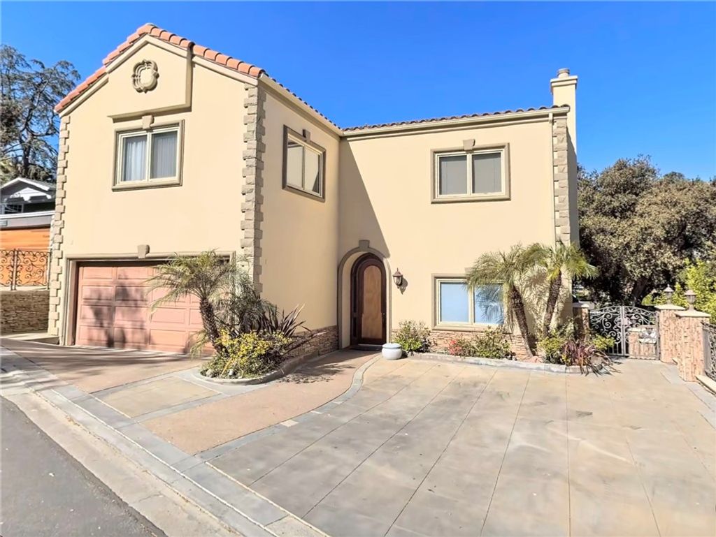 Photo of 4377 Saltillo Street, Woodland Hills, CA 91364 (MLS # OC25147097)