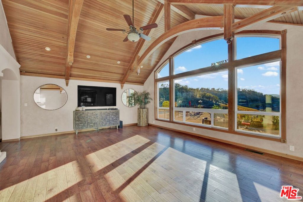 listing image 130726528630860210563