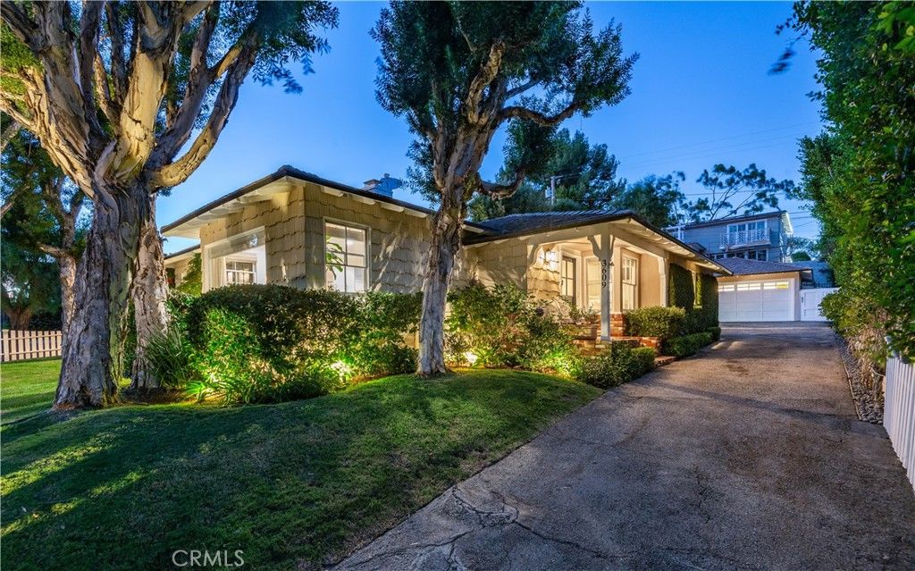 Photo of 3609 Palos Verdes Drive N, Palos Verdes Estates, CA 90274 (MLS # PV25226929)