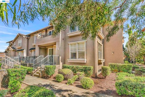 Photo of 10863 Packard St #157, Oakland, CA 94603 (MLS # 41130179)