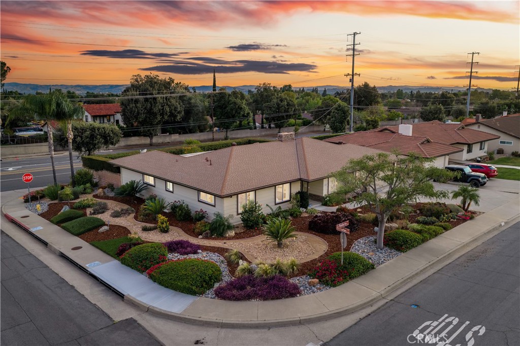 102 W Monterrey Drive