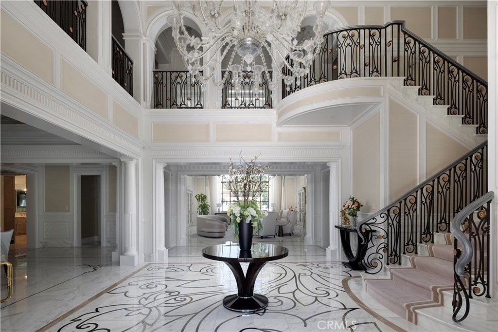 100 Palm Hill Lane