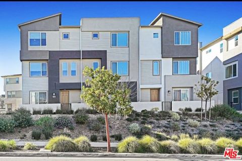 Photo of 27566 Manzanita Way, Valencia, CA 91381 (MLS # 26652567)