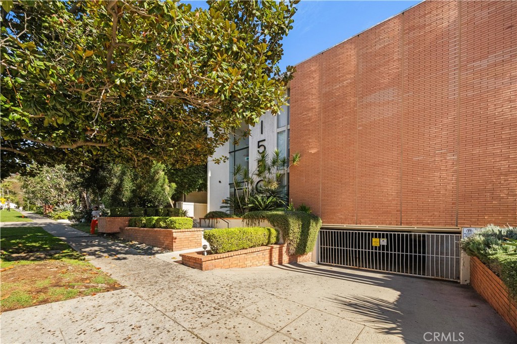 1550 N Laurel Avenue N 203